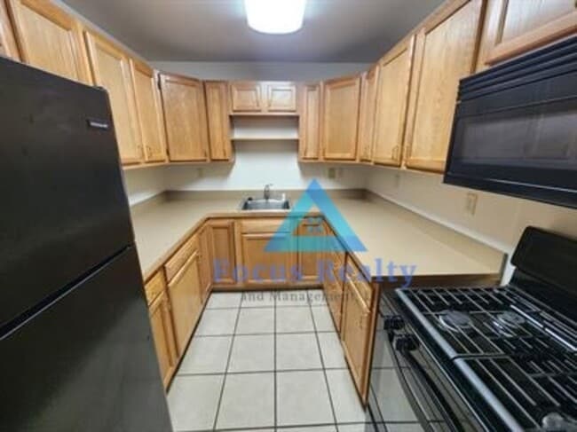 Building Photo - 426 E Wheeling St