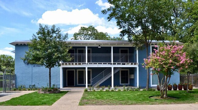 Foto del edificio - Fully Renovated 1-Bedroom Apartment in Alamo Heights ISD