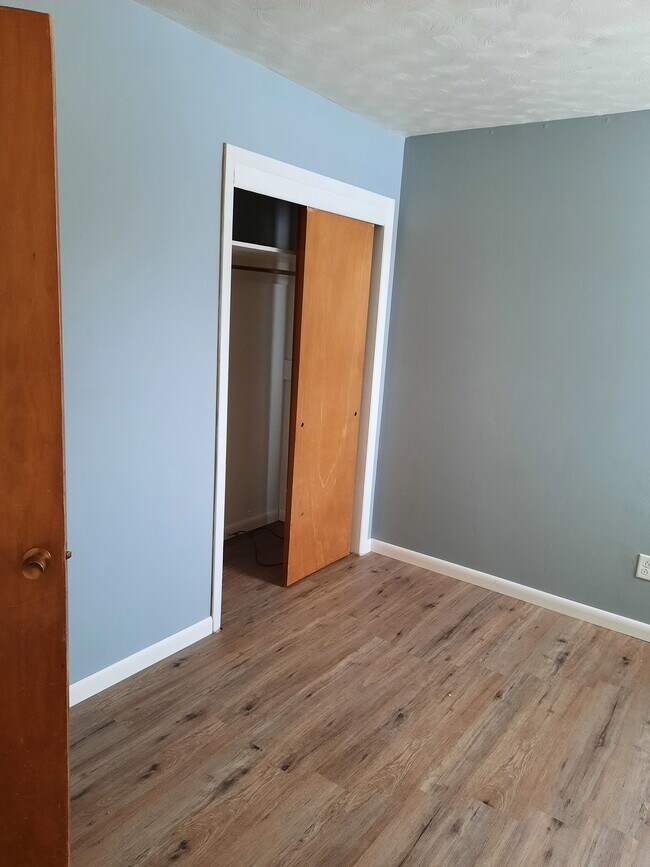 2do dormitorio en el piso superior - 40016 Linden Dr