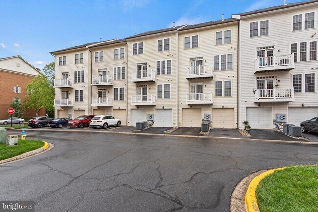 Foto del edificio - 3675 Spring Hollow Ln