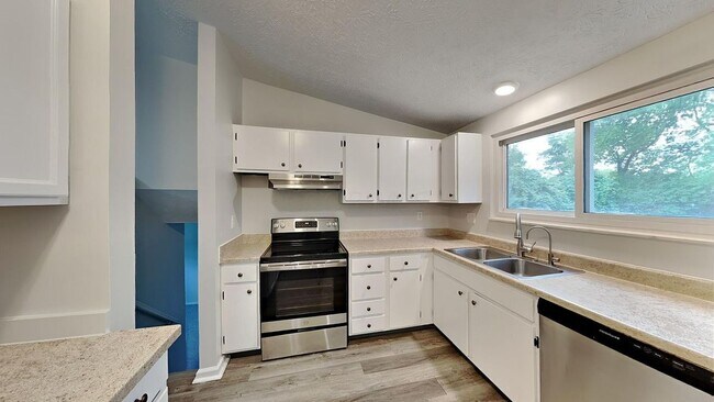 Foto del edificio - 3821 Big Walnut Dr