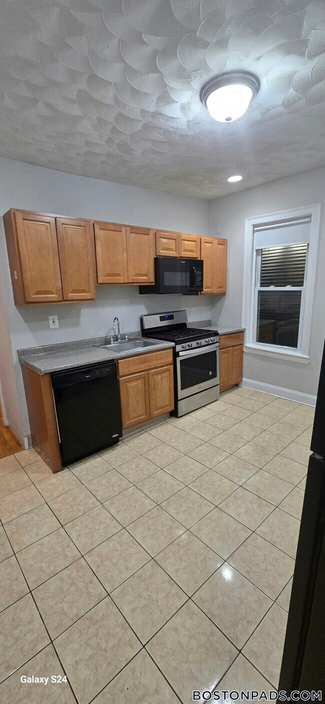 Foto del edificio - 157 E Cottage St