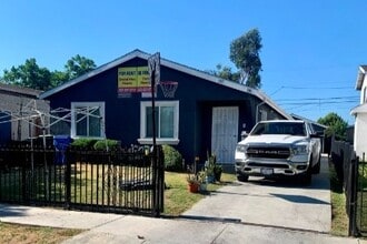 Building Photo - 139 E 82nd Pl