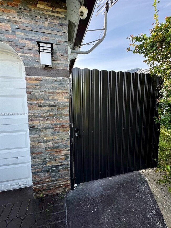 Foto del edificio - 14234 SW 163rd Terrace