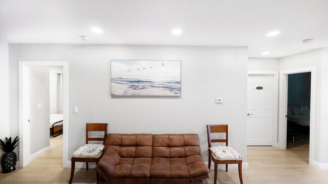 Foto del edificio - 1059 Gillespie Dr