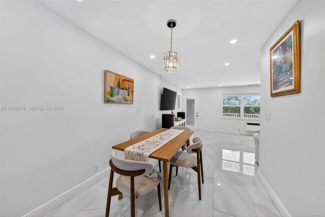 Foto del edificio - 3922 NE 166th St