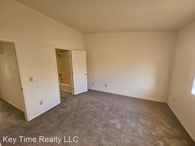 Foto del edificio - 2 br, 2.5 bath House - 3400 Sun River Rd #B-3