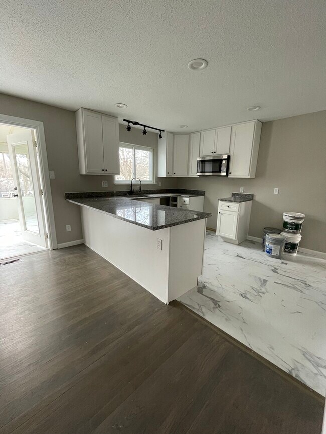 Building Photo - 4809 Cherry Blossom Ln