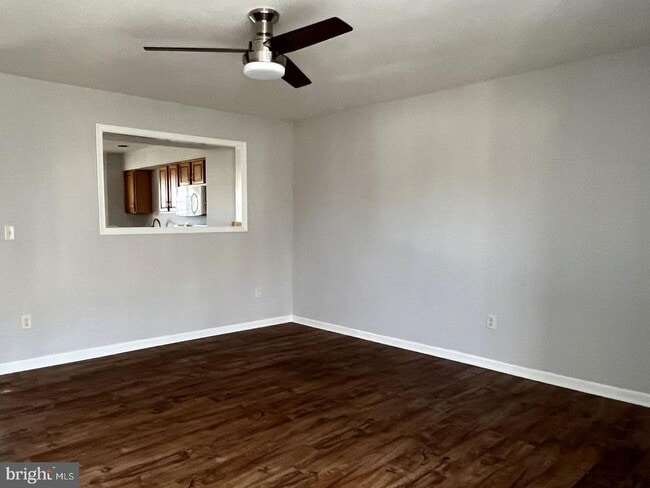 Building Photo - 406 S Spinnaker Ln