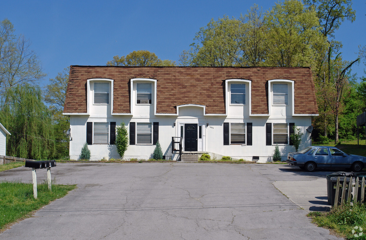 Primary Photo - 1405 Dutch Valley Dr NE