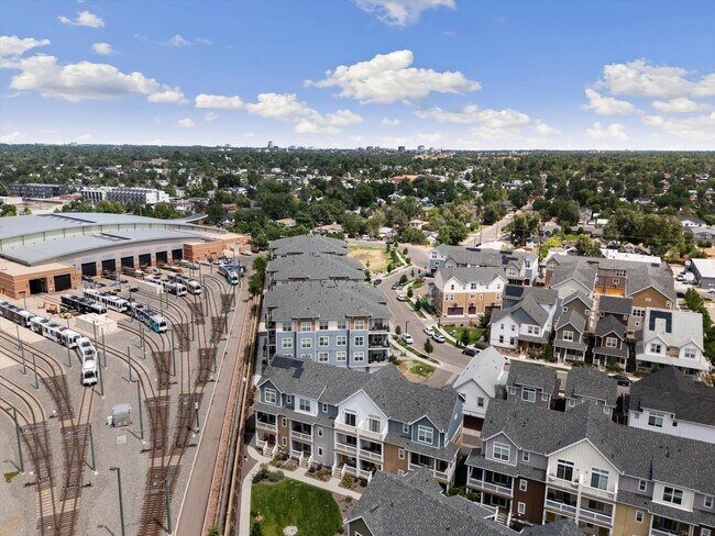 Foto del edificio - Beautiful, updated 3 bedroom townhome!