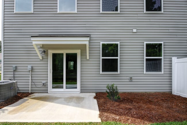Savannah Rental Homes - Michelle M Tucker - 30 Villas of Garrard Dr