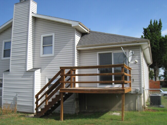 Building Photo - 1323 E 152nd St