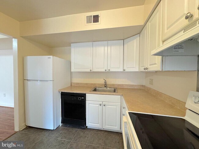 Foto del edificio - 4643 Logsdon Dr