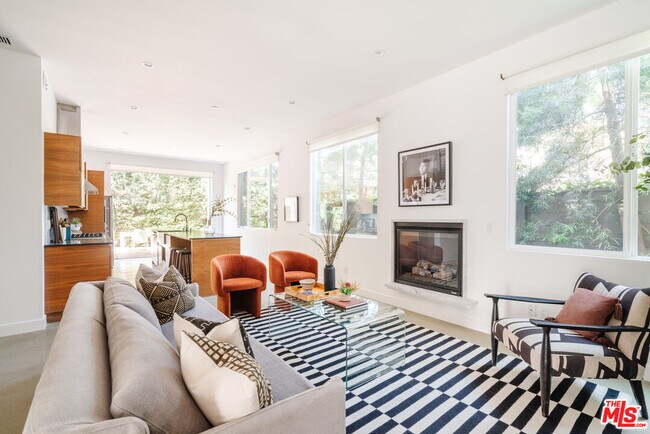 Foto del edificio - 2437 Walnut Ave