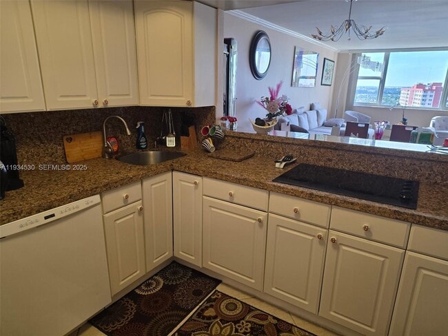 Foto del edificio - 3180 S Ocean Dr