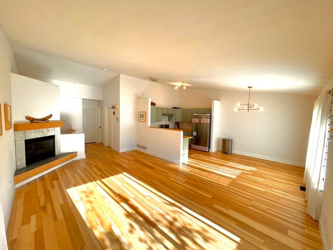 Building Photo - 8930 Northwood Park Cir