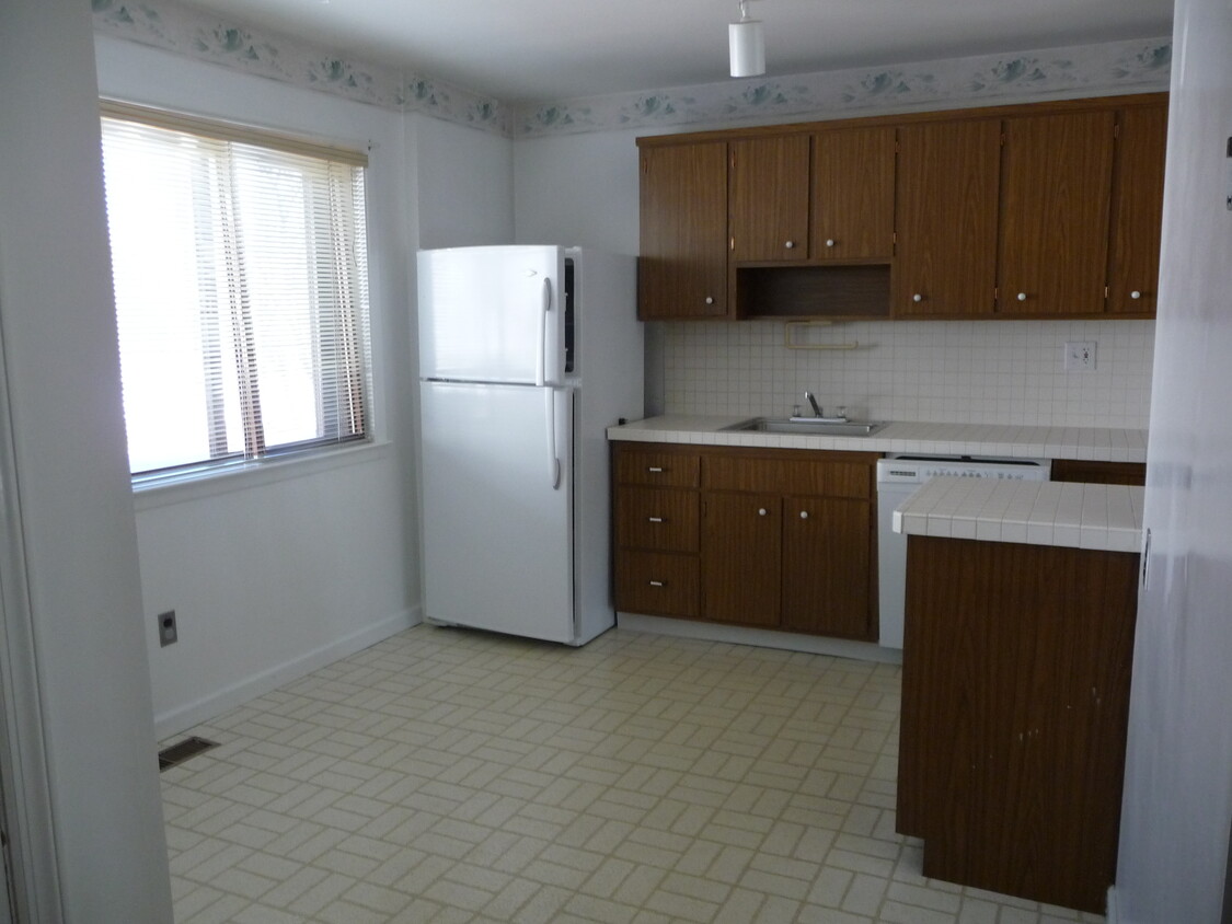 Primary Photo - 160 Mead Ave