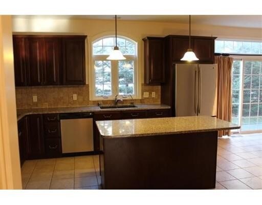 Foto del edificio - 2 Shannon Dr