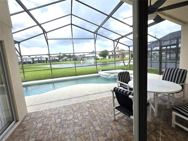 Foto del edificio - 4659 Cumbrian Lakes Dr