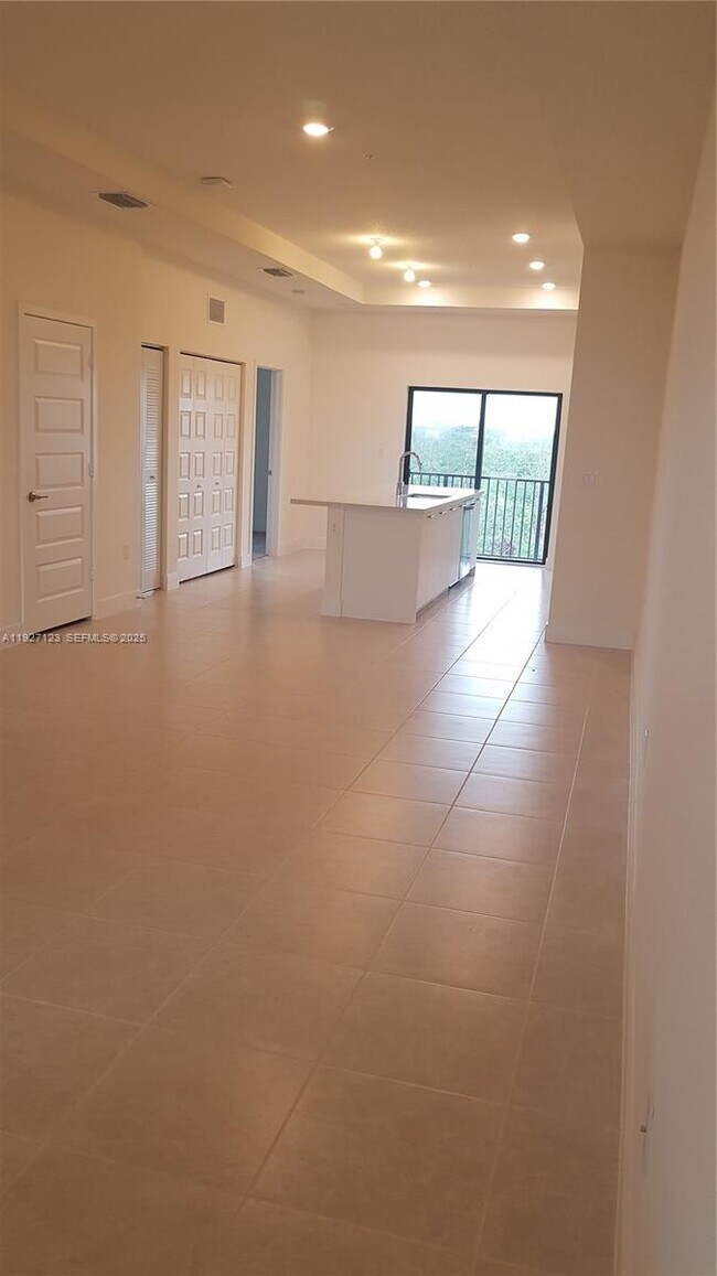 Foto del edificio - 8195 NW 104th Ave