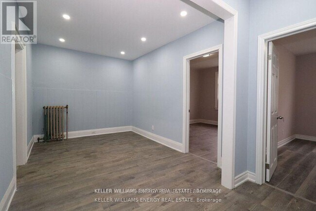 Photo du bâtiment - 84-84 Simcoe St N