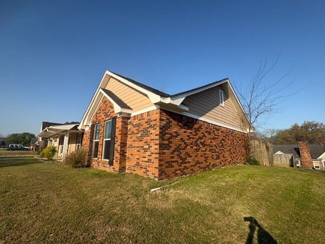 Foto del edificio - Renovated 4 Bedroom 2 Bath Home for Rent!!