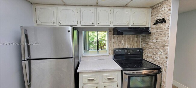 Building Photo - 14501 N Kendall Dr