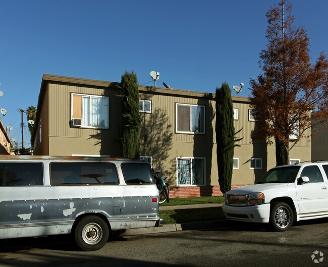 Building Photo - 227 W Wilson Ave