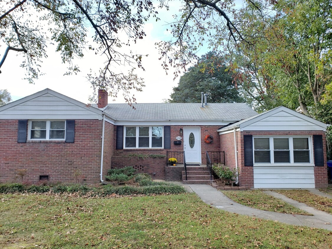 Photo - 8705 Granby St (Norfolk, VA)