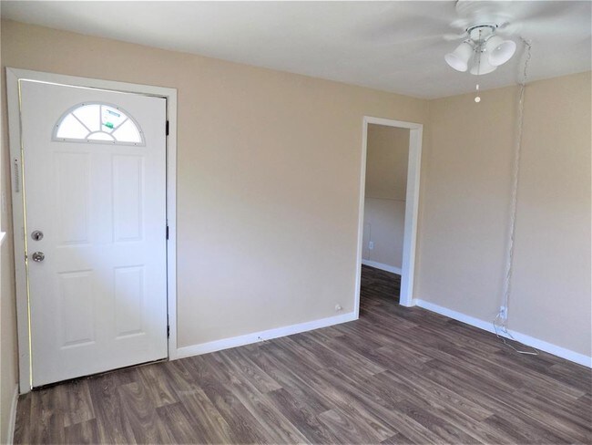 Building Photo - 618 N Vionett Ln