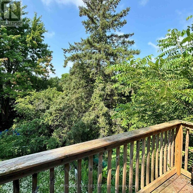 Photo du bâtiment - 16730 Mississauga Rd