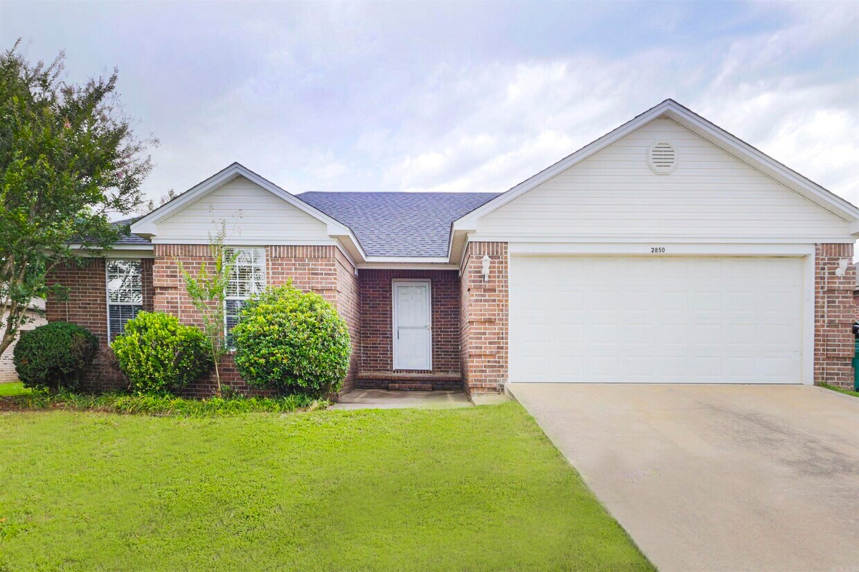 Primary Photo - 2850 Makenzie Dr