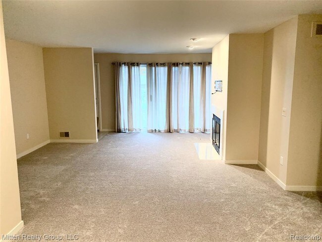 Building Photo - 6640 Maple Lakes Dr
