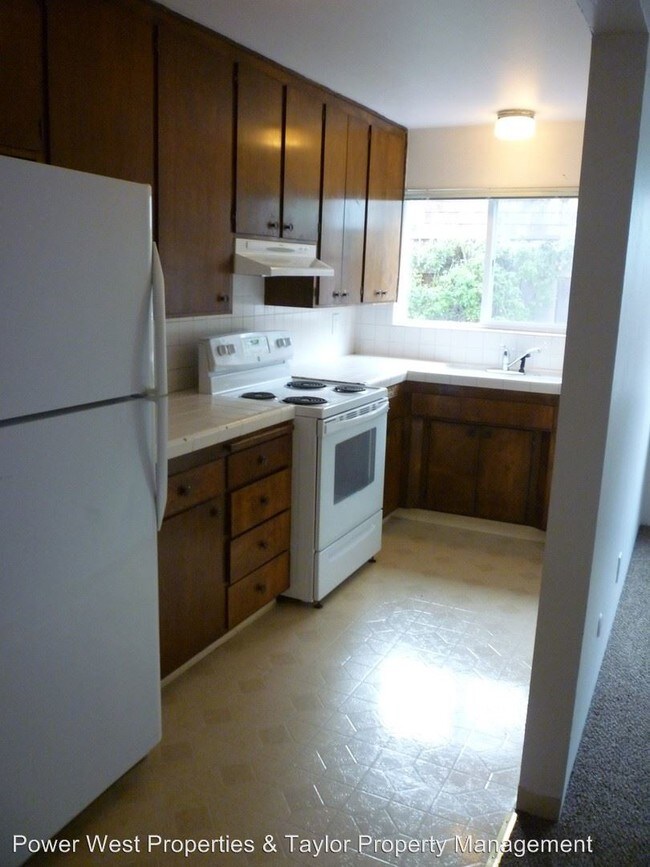 Building Photo - 530 Windham St