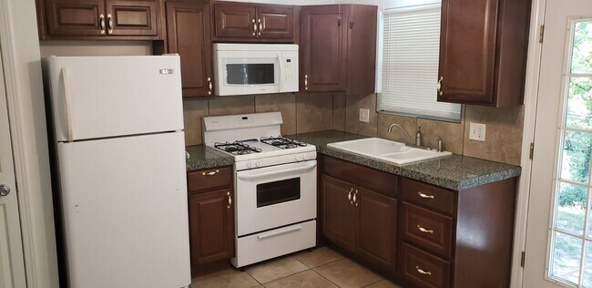 Building Photo - Beautifully updated home!!!