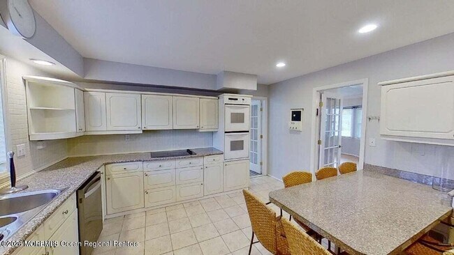 Foto del edificio - 743 Shrewsbury Ave