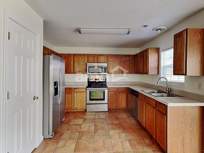 Building Photo - 823 Woodington Ln