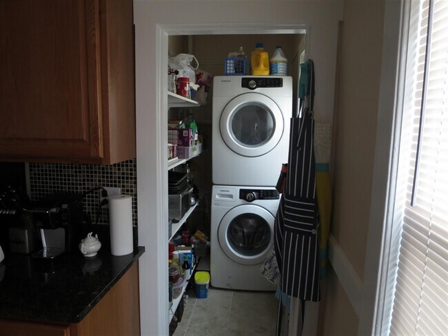 Building Photo - 12 Silvey Pl