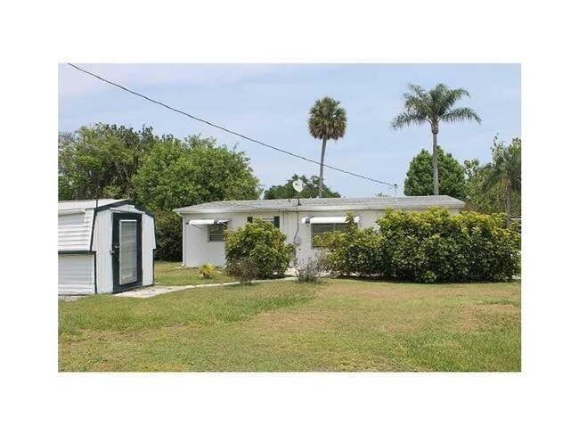 Building Photo - COMING SOON! 2/1 VERO BEACH!