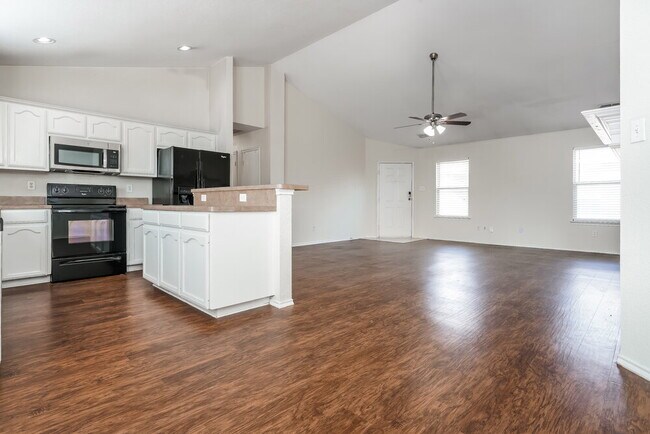 Foto del edificio - 913 Honey Locust Ln