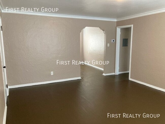 Building Photo - 16 W. Maplewood-#3