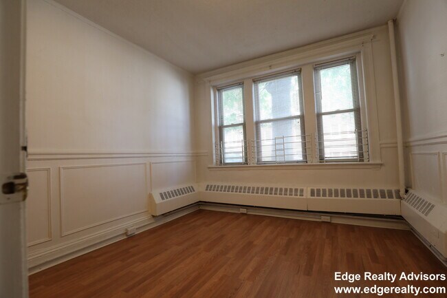 Foto del edificio - 130 Brainerd Rd