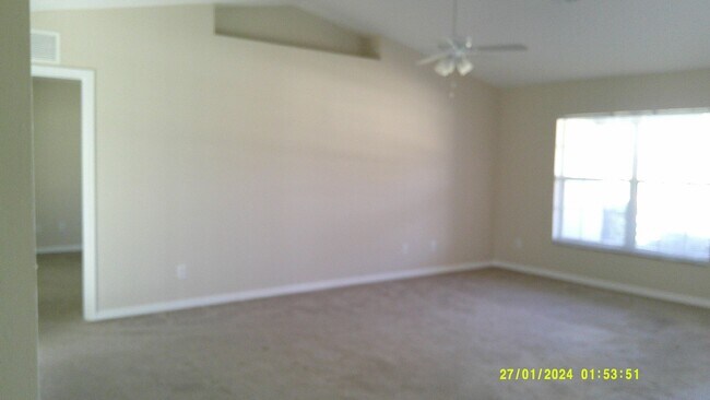 Foto del edificio - Available in April! Nice 3/2/2 Across From Jim Jeffers Park and Oasis North School