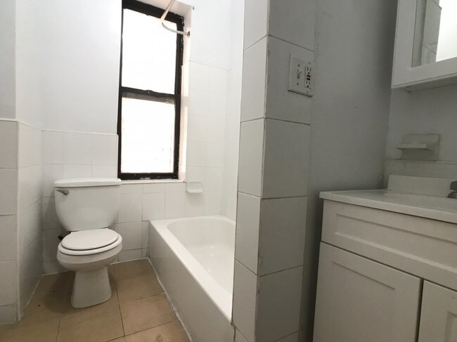 Foto del edificio - 1715 Walton Ave