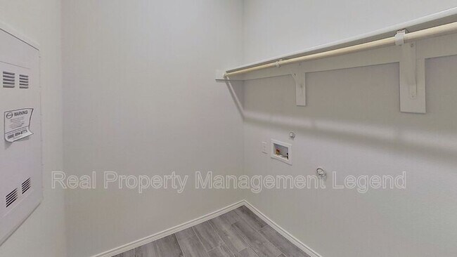 Foto del edificio - 8998 Fair Oaks Dr