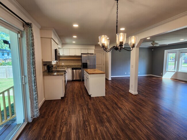 Building Photo - 6 Lewallen Dr