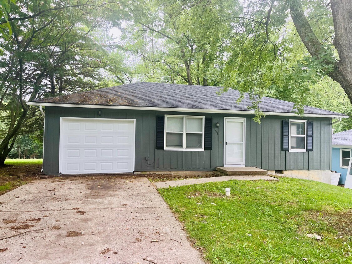 744 E Cedar St, Marshall, MO 65340 House Rental in Marshall, MO