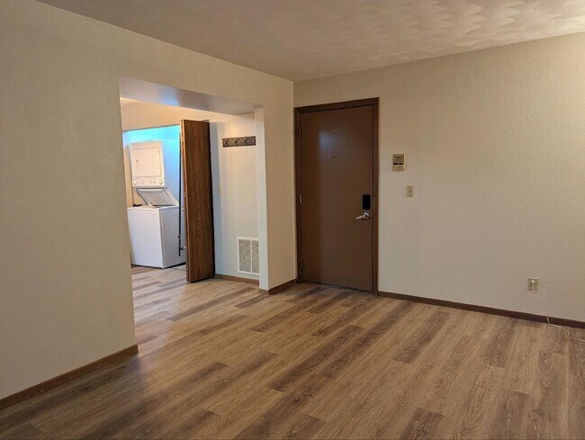 Foto del edificio - 709 Crosstown Ave