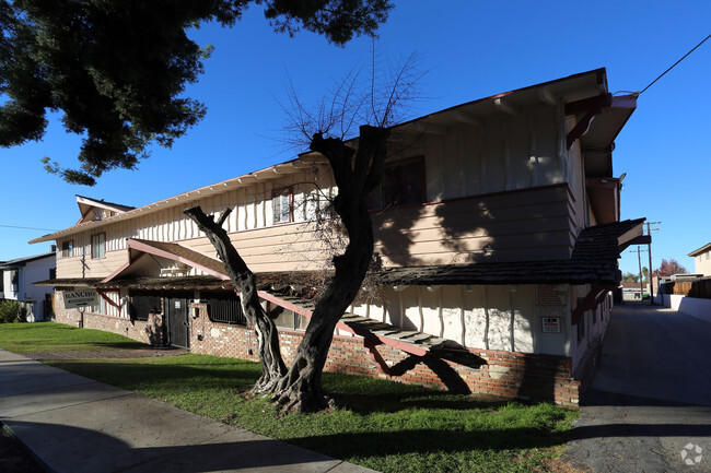 Foto del edificio - El Rancho Apartments